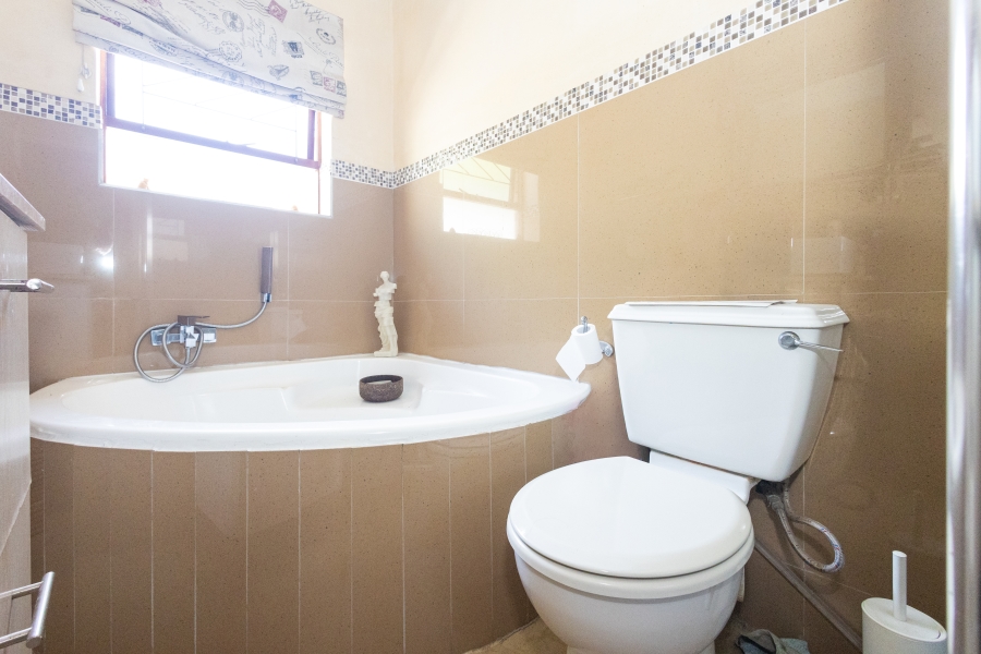 4 Bedroom Property for Sale in Sonstraal Heights Western Cape